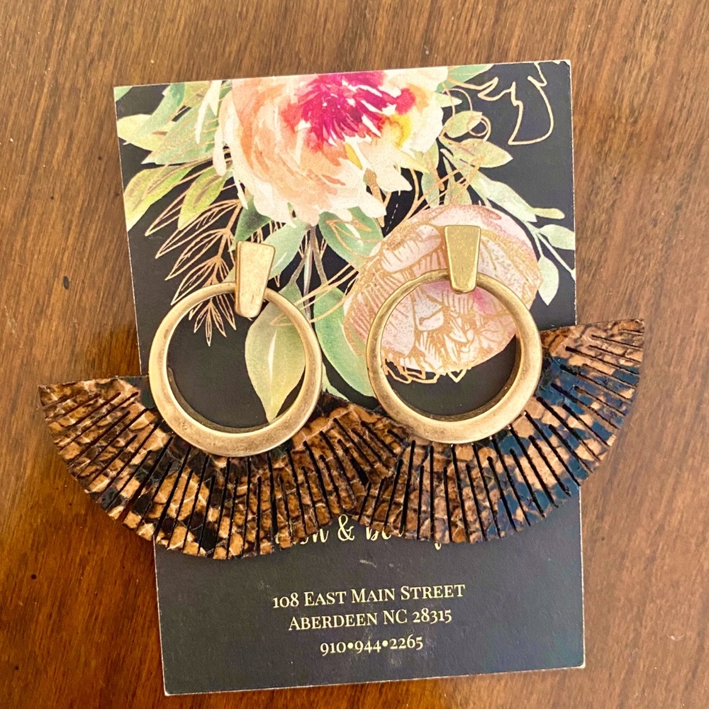 NWT Boutique Tortoise Fringe Fan Earrings